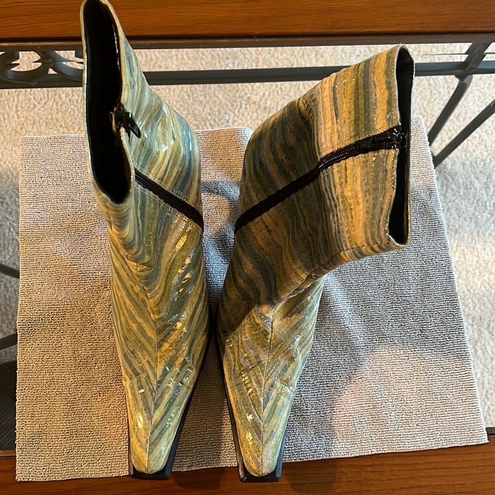 Fancy Stylish boots by Wild Orchid, size 9